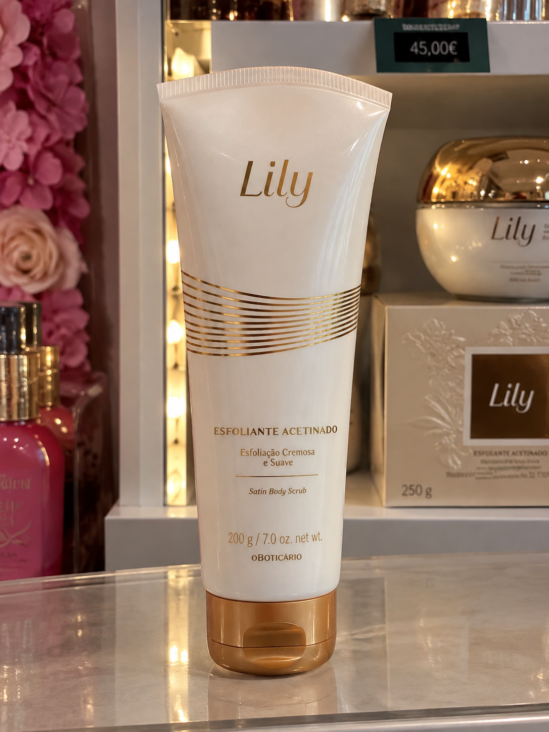 Gommage exfoliant hydratant Lily Satin, 200 g