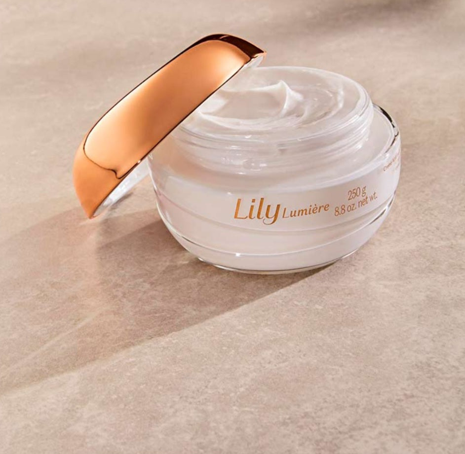 Crème hydratante satinée Lily Lumière, 250 g