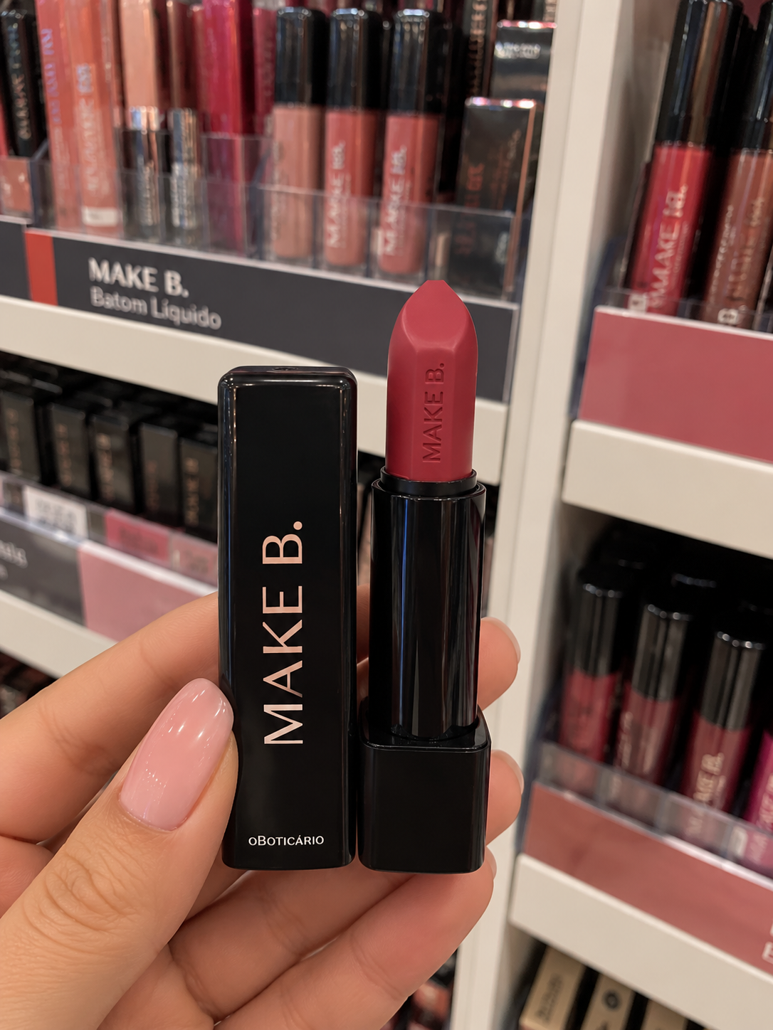 Rouge à Lèvres Make.B Glossy à l’Acide Polyglutamique Cor Nude – 3,6 g